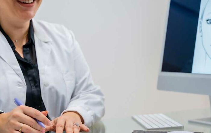 Comment préparer sa première consultation de chirurgie esthétique à la Clinique Clemenceau à Lille ?